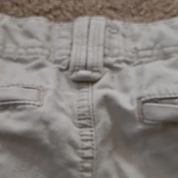 The North Face Women's Khaki Shorts, Size 8 - Picture 8 of 9